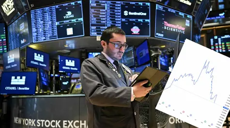 Wall Street kończy tydzień pod presją AI. Nasdaq spada aż 1,93%! Fed tnie stopy, Broadcom i Oracle rozczarowują | Notowania giełdowe