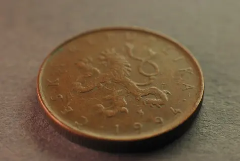 Kursy walut: EURO rośnie do 4,22 PLN, DOLAR w górę o 1% (EUR/USD). Korona czeska się umacnia