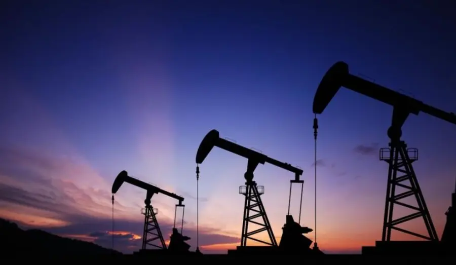 Ropa naftowa najtańsza od dziesięcioleci, a zapasy dalej w górę | FXMAG