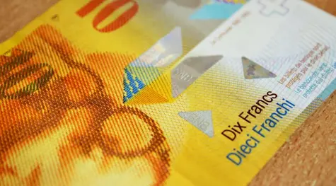 SNB ratuje frankowiczów? Kurs franka (CHF) - po podwyżce stóp w Szwajcarii - potaniał potaniał aż o 14 gr. | FXMAG INWESTOR