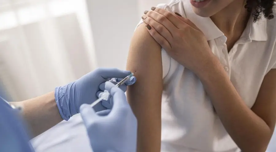 Polacy wciąż sceptycznie nastawieni do szczepionki przeciw grypie. Blisko 60% nie chce się zaszczepić | FXMAG INWESTOR