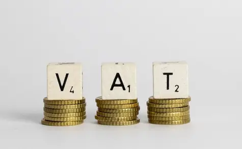 Split payment. Czym jest? jak działa? Jak szybko odzyskać VAT? Wady i zalety.  Obowiązki dla firm i banków