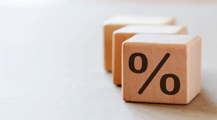 Stopy procentowe w górę, właściciele lokat wciąż na ogromnym minusie – komentarz eksperta | FXMAG INWESTOR