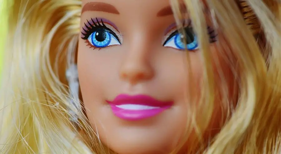 Sukces filmu Barbie – czemu nie wpływa na kurs i wyniki finansowe spółki Mattel? | FXMAG INWESTOR