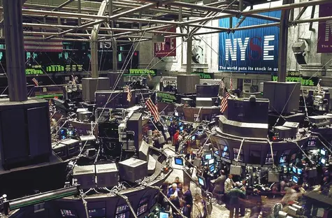 Wall Street na historycznym szczycie, zyski spółek spadają