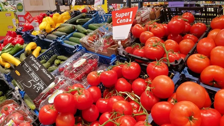 Warzywa w sklepach potaniały o blisko 5%, a owoce o ponad 4%. Według ekspertów, ma być jeszcze taniej | FXMAG INWESTOR