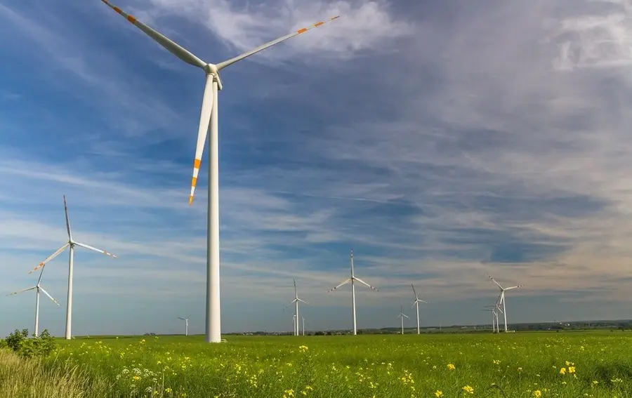 Niezależność energetyczna, czyli o tym jak wiatr mógłby obniżać rosnące ceny prądu | FXMAG INWESTOR