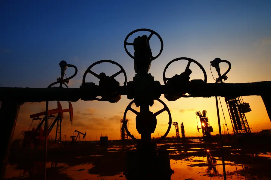Wyhamowanie zwyżek cen na rynku ropy naftowej. Notowania złota czekają na dane makro