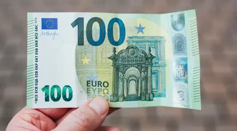 Wzrosty kursu euro (EUR) względem dolara (USD). Giełdy na plusie, oczy inwestorów zwrócone na szczyt UE