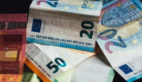 Wzrosty kursu euro względem dolara. Wyciszony start w Europie wśród niegasnących niepokojów zdrowotnych, kolejne spadki na ropie