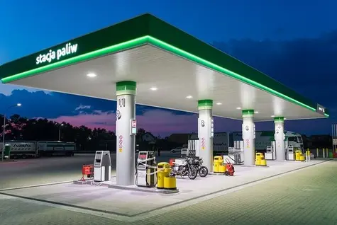 Zniżki cen paliw na stacjach będą przyspieszać - e-petrol