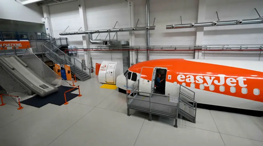 Koniec taniego latania coraz bliżej? Zysk przewoźnika runął o 70%. Akcje EasyJet | Giełda