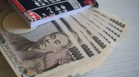 Japonia przyciąga inwestorów: akcje rosną, jen w górę, Nikkei 225 na rekordach!