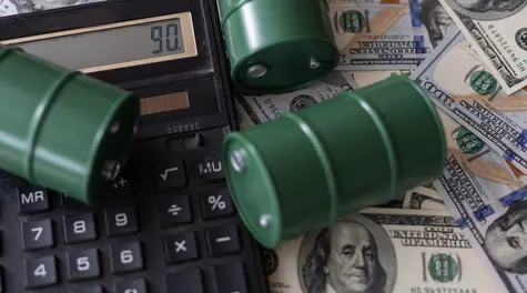 Dolar traci grunt, ale Trump i Iran mogą znowu wywindować inflację
