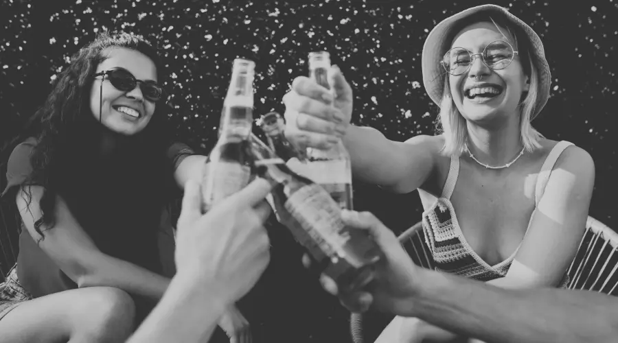Zakaz reklamy alkoholu i sprzedaży na stacjach benzynowych. Prawo stara się dogonić marketing