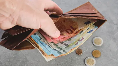 WALUTY: Dolar odrobi straty, a kurs EUR/USD czeka bolesne zderzenie