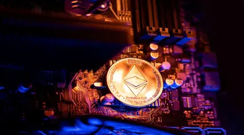 Skrajny strach na rynku kryptowalut: kurs Bitcoina (BTC) leci w dół i traci dominację, wyprzedaż na Ethereum (ETH); LINK odstawia konkurencję | FXMAG INWESTOR
