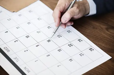 Czy kalendarz rządzi giełdami? Jak to wykorzystać?