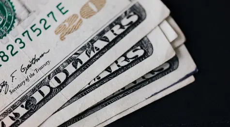 Euro (EUR/PLN), dolar (USD/PLN) i funt brytyjski (GBP/PLN) we wtorek, 10 maja. Kalendarz ekonomiczny Forex | FXMAG INWESTOR