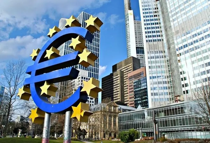Euro w centrum uwagi. Frank zyskuje do dolara USD. Kurs funta leci w dół | FXMAG INWESTOR