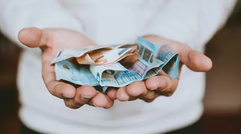 Skokowy ruch na kursie euro (EURPLN), cena ropy wyższa o 20%