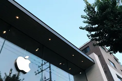 Apple notuje najlepszy kwartał w historii, Microsoft traci ponad 13%
