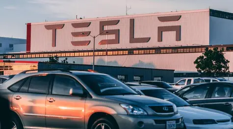 Komentarz giełdowy: Czy Tesla przechyli szalę na korzyść kupujących? | FXMAG INWESTOR