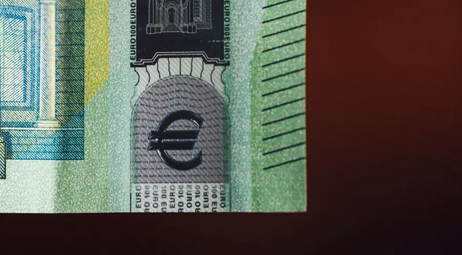 Korekta na kursie euro (EUR) do dolara (USD). Dwa kroki w przód, jeden do tyłu