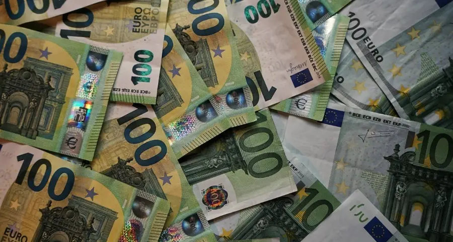 Kurs euro blisko 4,42 złotego. Dolar USD po 3,76 PLN. Frank przy 4,10 zł. Kursy walut na rynku Forex. Dziś decyzja FEDu