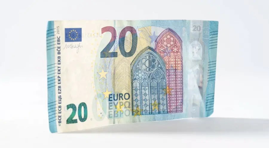 Kurs euro blisko 4,48 złotego. Dolar po 3,91 PLN. Funt przy 4,91 zł. Polska waluta nieco mocniejsza, rynek czeka na wyniki negocjacji unijnych