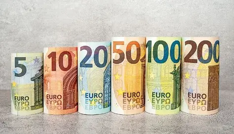 Kurs euro do dolara (EUR/USD) może spaść poniżej 1,0980. Wyższe otwarcie w Europie po nowych rekordach w USA