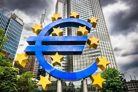 Kurs euro do dolara zyskuje o poranku, ważne dane z Europy