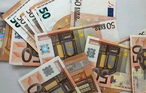 Kurs euro do polskiego złotego (EUR/PLN) przed psychologiczną barierą - analiza wykresu | FXMAG INWESTOR