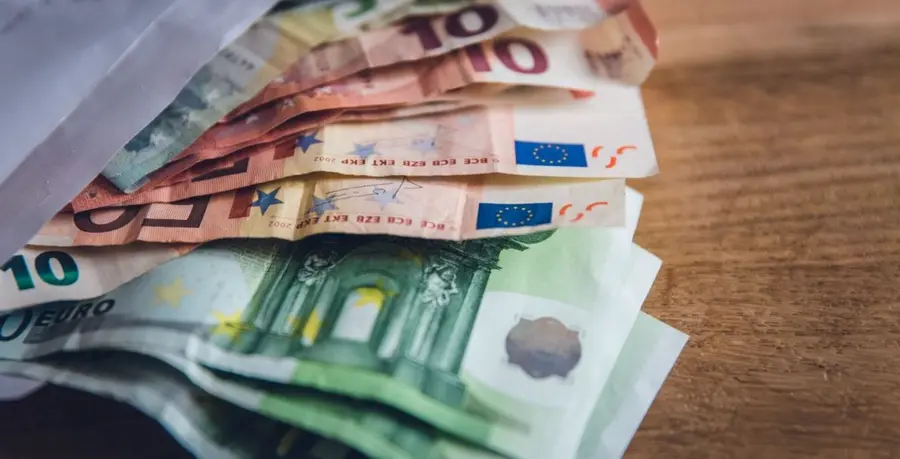 Kurs euro przy 4,43 zł. Dolar nad 3,75 PLN. Odbicie polskiego złotego, jednak presja się utrzymuje