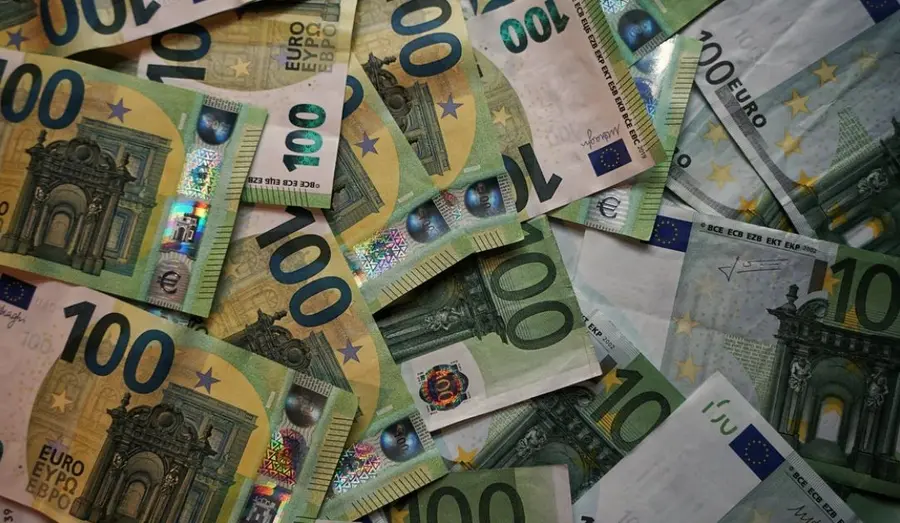Kurs euro testuje poziom 4,50 PLN. Dolar USD nad 4,11 zł. Polski złoty mocniejszy, CPI w kalendarzu