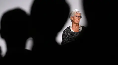 Kurs euro tuż przed spadkiem. Winny silny dolar? Bank wydał prognozę dla EUR/USD, EUR/PLN i USD/PLN. Co dalej z polskim złotym? | Kursy walut