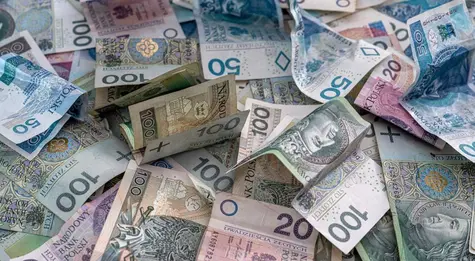 Kursy walut 30.09.: tąpnięcie! Euro nurkuje na 20-letnie minimum. Zobacz, po ile dolar (USD), funt (GBP), jen (JPY), euro (EUR), rubel (RUB), forint (HUF), korona (NOK), frank (CHF)