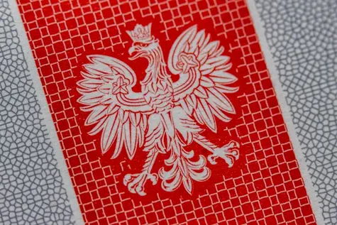 Dolar słabnie do większości walut. Dziś poznamy dane o sprzedaży, co na to złoty PLN?