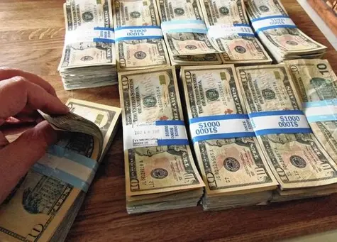 Na forex dolar USD dalej oddaje lekko pola głównie na rzecz AUD i NZD. Rynek akcji w Chinach odbija