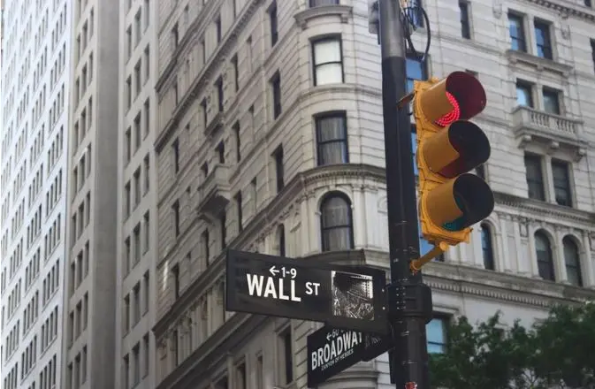 Niewielkie cofnięcie na Wall Street, GPW wyraźnie w tyle