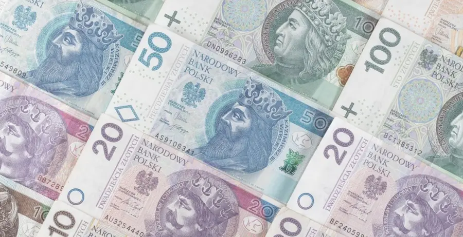 Polski złoty słaby. Euro blisko 4,58 PLN. Frank nad 4,27 zł. Komentarz walutowy – niemiecki przemysł zaskakuje