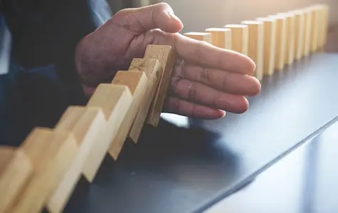 Polskie indeksy giełdowe WIG20, mWig40 i sWig80 na fali wyprzedaży. Czy najbliższe wsparcia zatrzymają spadki? | FXMAG INWESTOR
