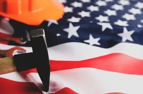 Prawie pół miliona nowych etatów! Dane z rynku pracy w USA zmasakrowały oczekiwania - kurs dolara zyskuje | FXMAG INWESTOR