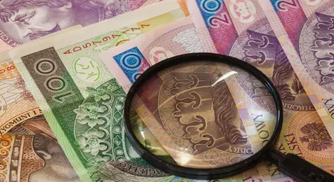 Słabe oczekiwania względem obniżek stóp NBP umacniają polską walutę (PLN)