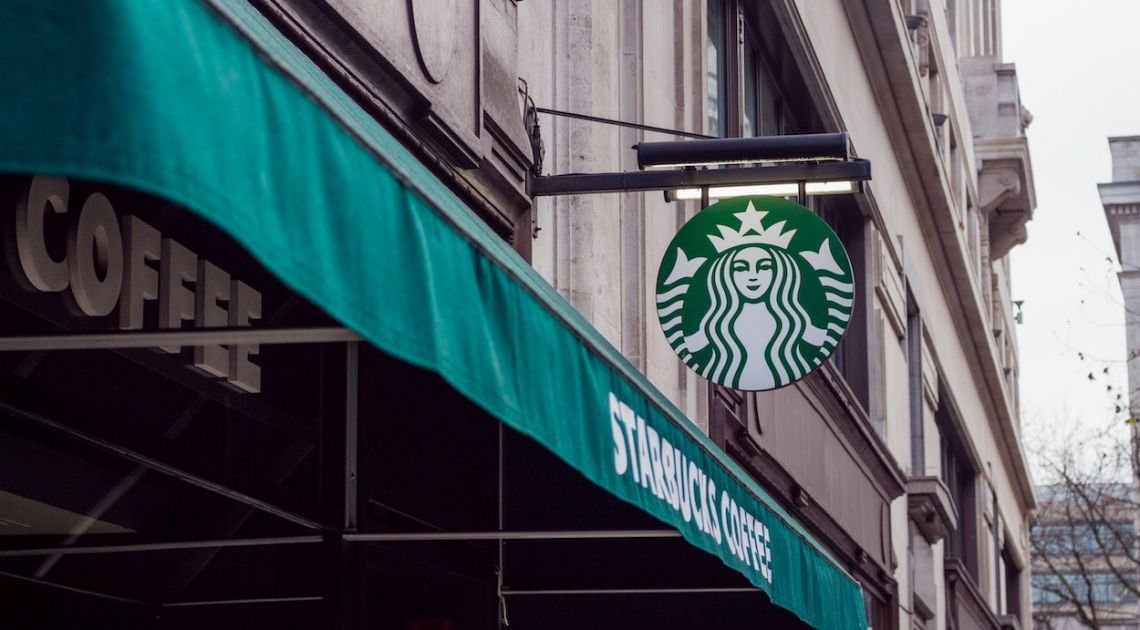Akcje Starbucks zareagowały na optymistyczną prognozę zysku i sprzedaży firmy | FXMAG INWESTOR