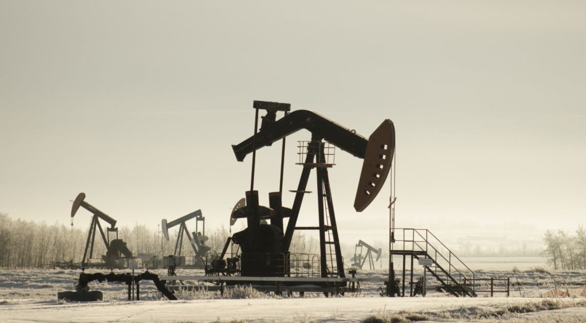 Cena ropy naftowej najniżej od grudnia 2021 roku! Kryzys w sektorze bankowym podkopuje fundamenty rynkowe | FXMAG INWESTOR