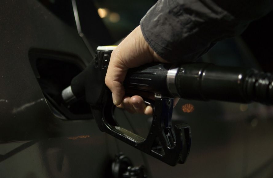 Cena ropy - rewizja prognoz na kolejne miesiące! Czekają nas spadki na stacjach? | FXMAG INWESTOR