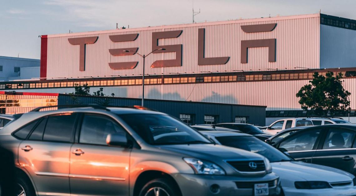 Komentarz giełdowy: Czy Tesla przechyli szalę na korzyść kupujących? | FXMAG INWESTOR