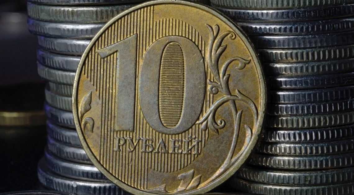 Poranne kursy walut. Cena rubla rosyjskiego (RUB) traci zdecydowanie najmocniej! EUR/PLN w okolicy 4,55 a USD/PLN przy 3,80 złotego