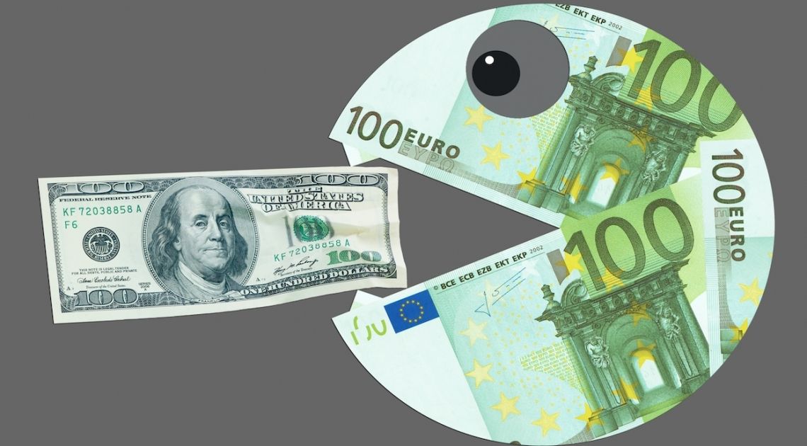 Kursy walut 23.11.: wielki spadek dolara! Widmo recesji ciągnie waluty w dół. Zerknij, po ile jest euro (EUR), frank (CHF), funt (GBP), korona (NOK), dolar (USD), hrywna (UAH) | FXMAG INWESTOR